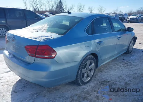 2012 Volkswagen Passat 2.5L Se z USA, uszkodzony, nr VIN 1VWBP7A36CC012434